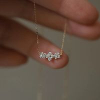 [COD] diamond four-leaf clover collarbone chain womens simple light luxury high-end temperament necklace 2023 new niche wholesale