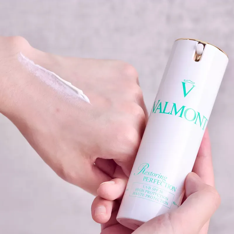 Kem chống nắng Valmont Restoring Perfection SPF 50 ngăn ngừa chống