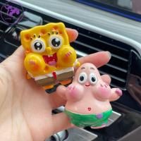 SADSAF การ์ตูนลายการ์ตูน อุปกรณ์เสริมรถยนต์ SpongeBob เรซิน อุปกรณ์ตกแต่งรถยนต์ เครื่องประดับช่องระบายอากาศ Car aromatherap cilp น้ำหอมปรับอากาศรถยนต์ น้ำหอม cilp รถ