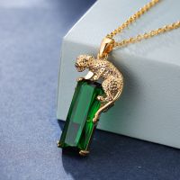 Fashion 18K Gold Leopard Pendant Necklace Rectangle Emerald Necklace Luxury Long Gemstone Jewelry