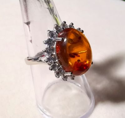 แหวนอำพันแท้ จากทะเลบอลติก Baltic Amber Ring สวยมาก ขนาด 15 มม. ตัวเรือนเงินแท้ 925 ล้อมเพชร CZ ไซส์ 56.5