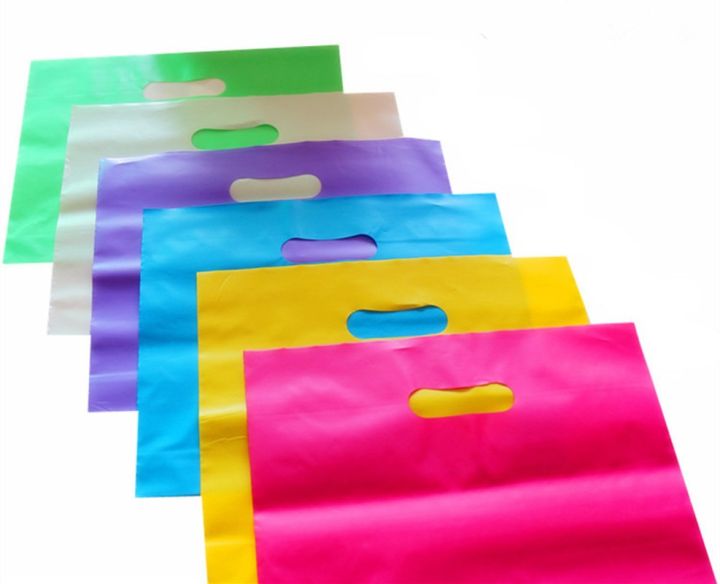 ถุงช้อปปิ้งพลาสติกสีพร้อมที่จับเสื้อผ้าของขวัญถุงห่อขนมถุงของชำร่วยปาร์ตี้กระเป๋าใส่ของ50ชิ้น
