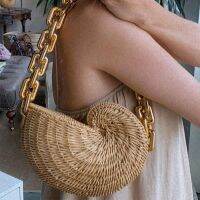 Woven Straw Bags European and American Popular Conch Bags Shell Shaped Rattan Bags Personalized Acrylic Chain Shoulder Bags