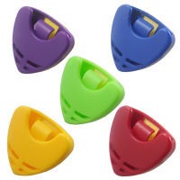 10ชิ้นล็อตที่มีสีสันสามเหลี่ยมรูปร่างกีตาร์ Pick ผู้ถือกีตาร์ Pick Plectrum ผู้ถือกล่อง Pick คลิป Self Adhesive กีตาร์ Parts