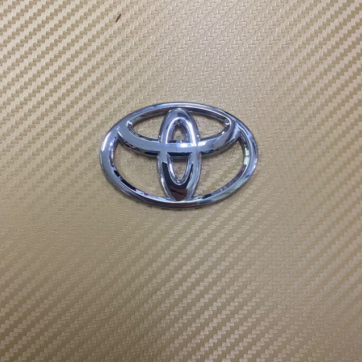 โลโก้* Toyota  สีชุบโครเมี่ยม  ขนาด* 3.6 x 5.2 cm  ราคาต่อชิ้น