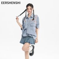 EERSHENSHI เสื้อยีนส์เก่าฟอกย้อนยุคเสื้อเชิ้ตผู้ชายเสื้อแขนสั้นคอปกทรงหลวมปักลายการ์ตูนใหม่สำหรับผู้หญิงและผู้ชายใส่ได้ทั้งชายและหญิง