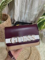 กระเป๋าสะพายข้าง Guess 8 นิ้ว