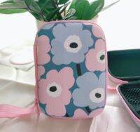 MRMK  กล่องใส่ PWB , HDD , หูฟัง , เอนกประสงค์, Size L ลาย MARIMEKKO  PINK GRAY  งานดี evaกันกระแทก ขนาด13.5x9.5x3.5cm งานสวยงาม น่ารัก มีบริการเก็บเงินปลายทาง BY  NOEYNEST