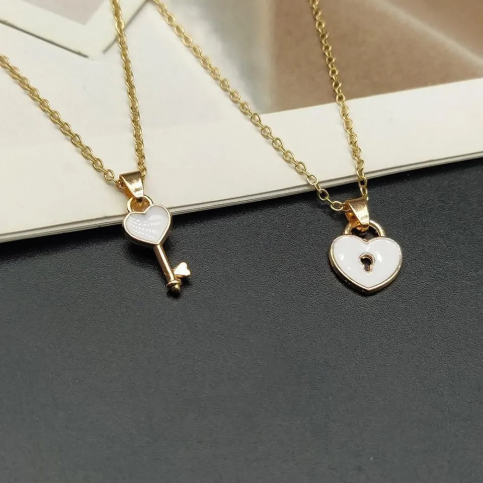 Arzonai One pair of couple necklace simple fashion small key lock love  pendant golden clavicle chain necklace gift