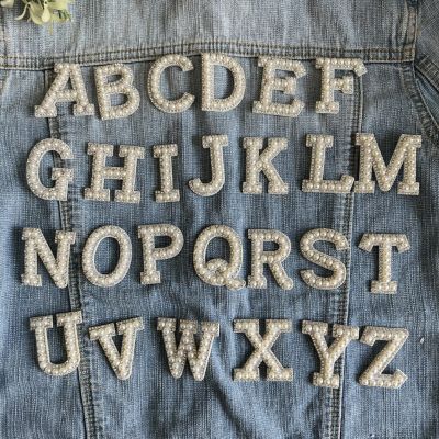 ตัวอักษร A-Z มุกขาวประดับคริสตัล แพทซ์ ติดกระเป๋า ติดหมวก ติดแจ๊กเก็ต อักษรภาษาอังกฤษ Pearl Letter Alphabet Patch