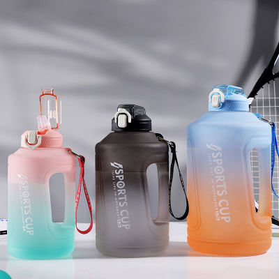 1.52.33.8L แกลลอนขวดน้ำด้วยฟางขนาดใหญ่ Capcity ยิมออกกำลังกายกาต้มน้ำ BPA ฟรีแบบพกพากลางแจ้งกีฬาน้ำดื่ม Bottles823