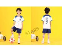 STAR5 เสื้อกีฬาฟุตบอลเด็กแขนสั้น ลายทีมชาติอังกฤษ 2023 พร้อมสกรีนชื่อ+เบอร์9ฮิตมาก สินค้าคุณภาพAป้ายงานปักราคาถูกสุดฮิตไม่ซ้ำใครพร้อมส่ง