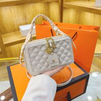 【Hot Sale】 High-end womens bag 2023 new light luxury fragrance rhombic embroidery thread messenger portable perfume box