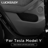 LUCKEASY เหมาะสำหรับ Tesla โมเดล Y 2023กล่องที่พักแขนบนประตู Se เครื่องมือป้องกันการแผ่นเตะรถฟิล์มป้องกันแผ่นกันสกปรก