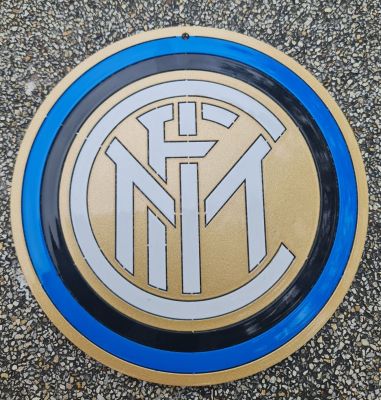 โลโก้อินเตอร์มิลาน  Inter Milan เหล็กตัดเลเซอร์แบบแขวนขนาดพกพา เส้นผ่าศูนย์กลาง 18 * 18 เซนติเมตรเหล็กหนา 2 มิล ทำสีเหมือนจริง ใช้สี 2K สีพ่นรถยนต์ภายนอก สวยเงางาม คงทนไม่เสียรูป ฝุ่นไม่จับ ติดตั้งง่ายติดตั้งได้ทั้งผนังปูนไม้เหล็กและอื่นๆ ติดได้ทุกที่