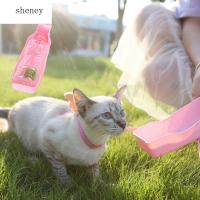 SHENEY ที่มีสีสันกันน้ำแบบพกพาสำหรับกลางแจ้งเดินพลาสติกลูกสุนัขชามน้ำดื่มกระบอกน้ำสุนัขสัตว์เลี้ยงที่ป้อนน้ำเครื่องจ่ายน้ำสุนัข