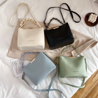 Trendy Leather Messenger Bag. Fashion Bucket Handbag Simple Messenger Bag Womens Portable Handbag Chain Handle Shoulder Bag