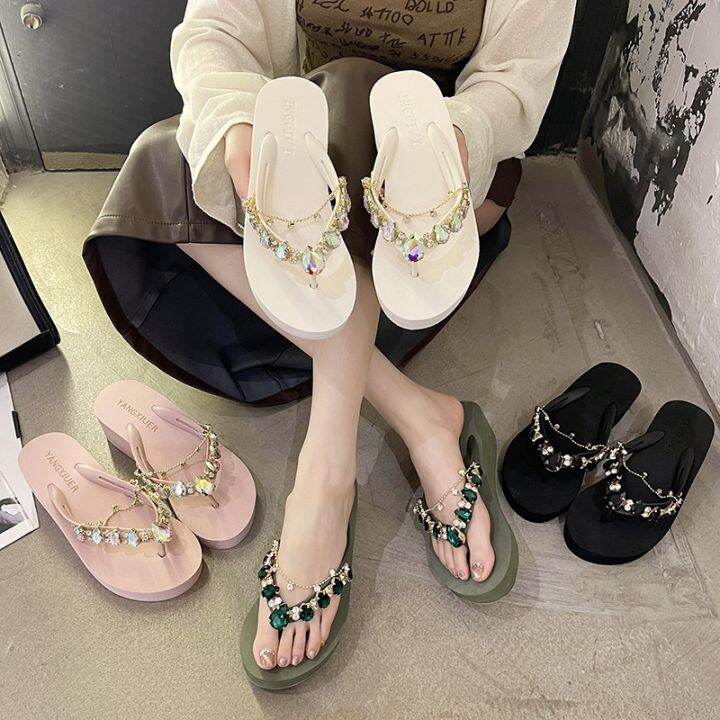 in-the-summer-of-2023-the-new-female-chain-diamond-flip-flops-beach-holiday-wind-colour-drilling-wedge-antiskid-leisure-fashion-sandals