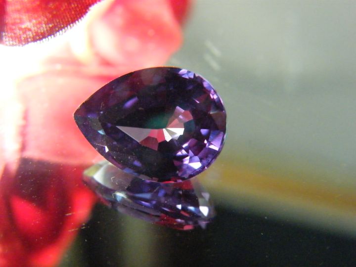 อเล็กซานดริท-lab-made-alexandrite-ของเทียม-สีชมพู-รูปหยดน้ำ-พลอย-เจียรเหลี่ยม-pear-shape-10x14-มม-1-เม็ด-6-กะรัต-ผ่านการเผา