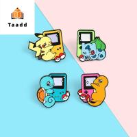 TAADD เข็มกลัดโลหะเคลือบคอนโซลเกมป้ายโปเกม่อนการ์ตูน Pikachu เข็มกลัดคอสเพลย์ป้ายกระเป๋าเป้สะพายหลังเครื่องประดับชุด