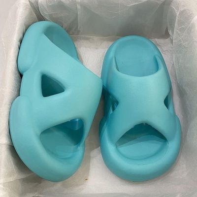 【July】 High-end slippers net red super hot ins cute funny summer thick bottom non-slip sandals womens feeling of stepping on shit
