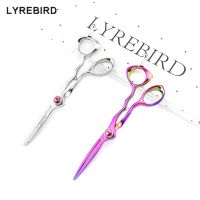 กรรไกรตัดผมมืออาชีพ5.5นิ้วสีรุ้งญี่ปุ่นกรรไกรตัดขนหินสีชมพู Lyrebird ชั้นสูงใหม่