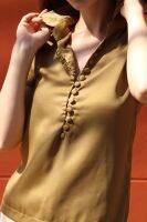 RALLY The softest silk buttons blouse (Dijon) - เสื้อคอปกแขนสั้นดีเทลกระดุมสีเหลืองมัสตาร์ด