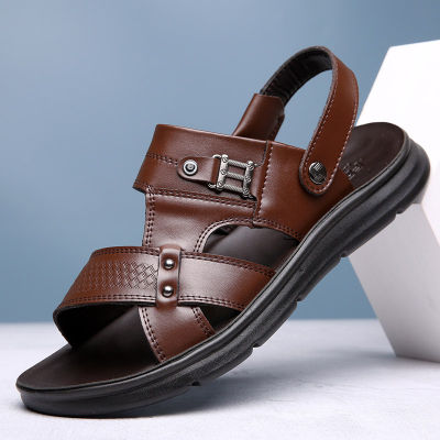 New style รองเท้าแตะหนังแท้สำหรับผู้ชาย 2023 รองเท้าชายหาดลำลองแบบใหม่ฤดูร้อนรองเท้าแตะและรองเท้าแตะพื้นนิ่มกันลื่นฤดูร้อนรองเท้าแตะหนังคุณพ่อ