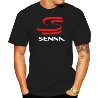 ใหม่ เสื้อยืดลําลอง แขนสั้น พิมพ์ลายโลโก้ Legend AYRTON SENNA Racing F-1 สีดํา แฟชั่นสําหรับผู้ชาย และผู้หญิงS-5XL  UBEM