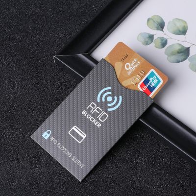 ที่ใส่บัตรเครดิต RFID กันขโมยใหม่5ชิ้นอุปกรณ์ป้องกันบัตรธนบัตรหลากสีที่ใส่บัตรที่คลุมผิว