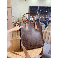 [COD]【จัดส่งฟรี】 Michael Kors Mk Kenly Collection Women S Leather Brown กระเป๋าถือแนวตั้ง31ซม.