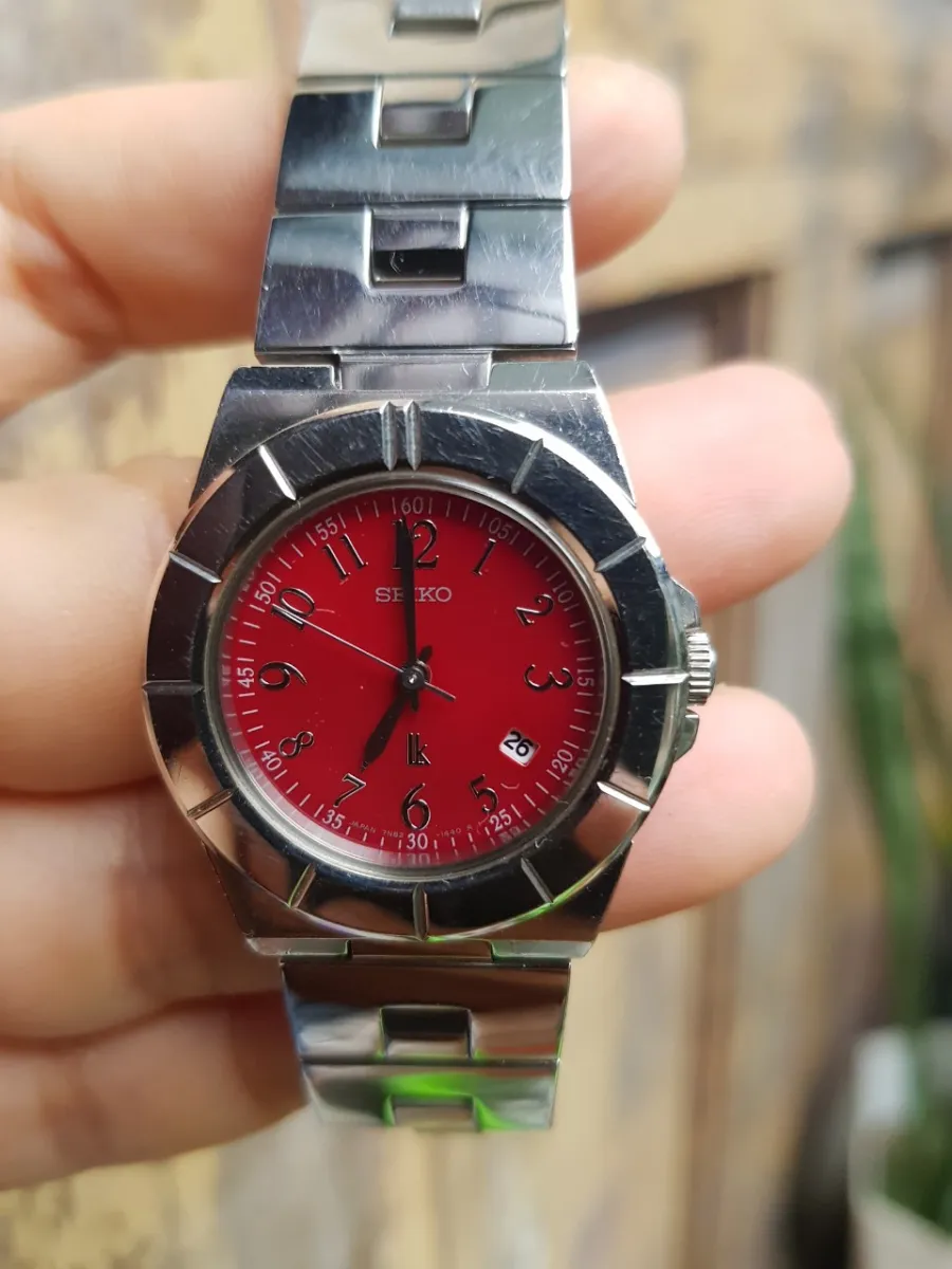 Đồng hồ nữ, hiệu Seiko LK phân khúc cao cấp của Seiko, mặt tròn, màu đỏ,  size mặt 30mm cả núm, Hàng si Nhật [HCM] 