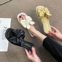 [Flying shoes]ปิดนิ้วเท้าฤดูร้อนสุดหรูสำหรับผู้หญิงมีโบว์ผูกรองเท้าแตะสตรีรองเท้าแตะกลางแจ้งแบบเกาหลีส้นแบนเด็กผู้หญิง2022 Zapatos ใหม่