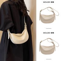 Summer high-end sense niche large-capacity commuter Messenger bag women 2023 new casual all-match one-shoulder dumpling bag 【QYUE】