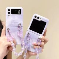 Samsung เคสแข็งสีม่วงสีชมพูพร้อมสร้อยข้อมือแบบเดียวกันกับสร้อยข้อมือแบบถัก Z Flip 4 Z Flip 5 Z Flip 3คลุมทั้งหมดเลนส์ขอบกลม2023แฟชั่นใหม่เคสแข็งแบบพับได้