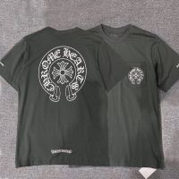 Chrome Hearts1▦► เสื้อยืดแขนสั้นสีเทาพิมพ์ลายเกือกม้าสันสกฤตอินเทรนด์ฤดูร้อนสำหรับผู้ชายและผู้หญิง