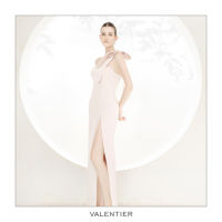 [VALENTIER] SS22 CREPE SATIN ONE-SHOULDER GOWN เดรสไหล่เบื่ยง เดรสยาว เดรสผู้หญิง ชุดทางการ ชุดออกงาน เสื้อผ้าแฟชั่นผู้หญิง