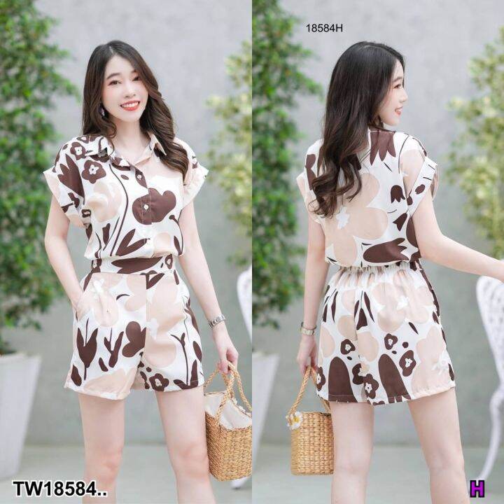 tw18584-set-2-ชิ้น-เสื้อแขนพับลายกราฟฟิก-กางเกงขาสั้น