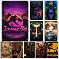 ป้ายโลหะดีบุก Jurassic Park สุดเจ๋งเหมาะสำหรับบาร์คาเฟ่และการตกแต่งผนังย้อนยุคสนิมสไตล์อุตสาหกรรมแผ่นโลหะ