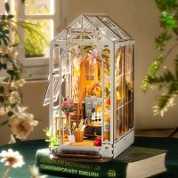 พร้อมส่ง ใหม่ Holiday Garden House ที่กั้นหนังสือ Book nook DIY ตัวต่อไม้ บ้านตุ๊กตา ประกอบเอง เปิดไฟได้ Robotime (TGB06)