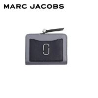 MARC JACOBS THE UTILITY SNAPSHOT MINI COMPACT WALLET FA23 2F3SMP062S07046 กระเป๋าสตางค์