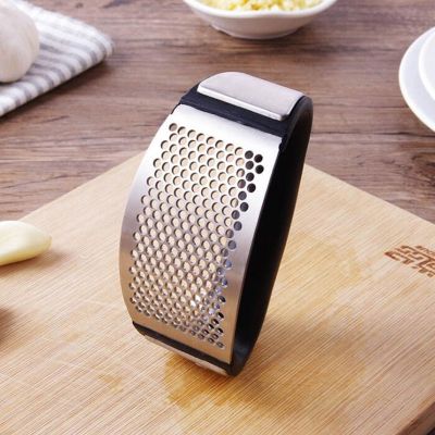 1pcs Multi-function garlic press Cutting garlic stainless steel Random Color Cooking tools Kitchen accessories