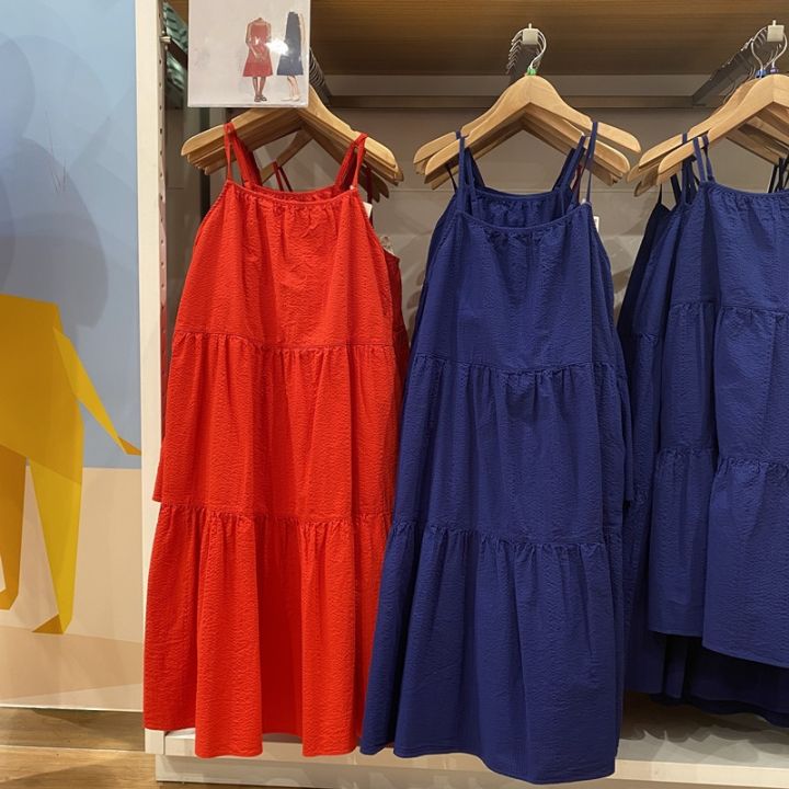Women trying on Uniqlo childrens clothes is a new trend in China   MothershipSG  News from Singapore Asia and around the world