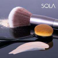 Sola Powder Brush แปรงปัดแป้ง โซล่า + ฟรีกระเป๋าเครื่องสำอางsolaสีดำ 1 ใบ