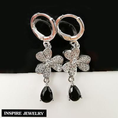 Inspire Jewelry ,ต่างหูนิล ประดับเพชรCZรูปดอกไม้ งานจิวเวลลี่ ตัวเรือนหุ้มทองคำขาวแท้  (พิเศษสำหรับผิวแพ้ง่ายมาก) พร้อมถุงกำมะหยี่