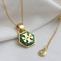 Tory Burch ใหม่ยุโรปและอเมริกาแฟชั่นสร้อยคอธรรมชาติแม่เทอร์ควอยซ์แสงหรูหราเนื้อละเอียดหกเหลี่ยมจี้ร้อยชุด