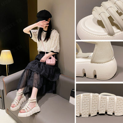 Acurve รองเท้าแบบสีขาวที่มีโครงสร้างแบบรั้ว รองเท้าสไตล์โรมันที่สวมใส่ได้ทุกสถานการณ์