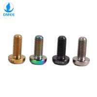 DMEE อุปกรณ์จักรยานที่ทนทานจักรยานเสือหมอบสกรูยึด M5x12mm ไทเทเนียมอัลลอยด์กรงกระบอกน้ำที่วางขวดน้ำบนจักรยานยึดสกรูจักรยานสลักเกลียวที่ใส่ขวด