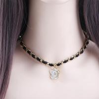 LELLIAN สร้อยคอโซ่หนังแท้วินเทจใหม่จี้ Camellia Flower เครื่องประดับแฟชั่น Clavicle Choker