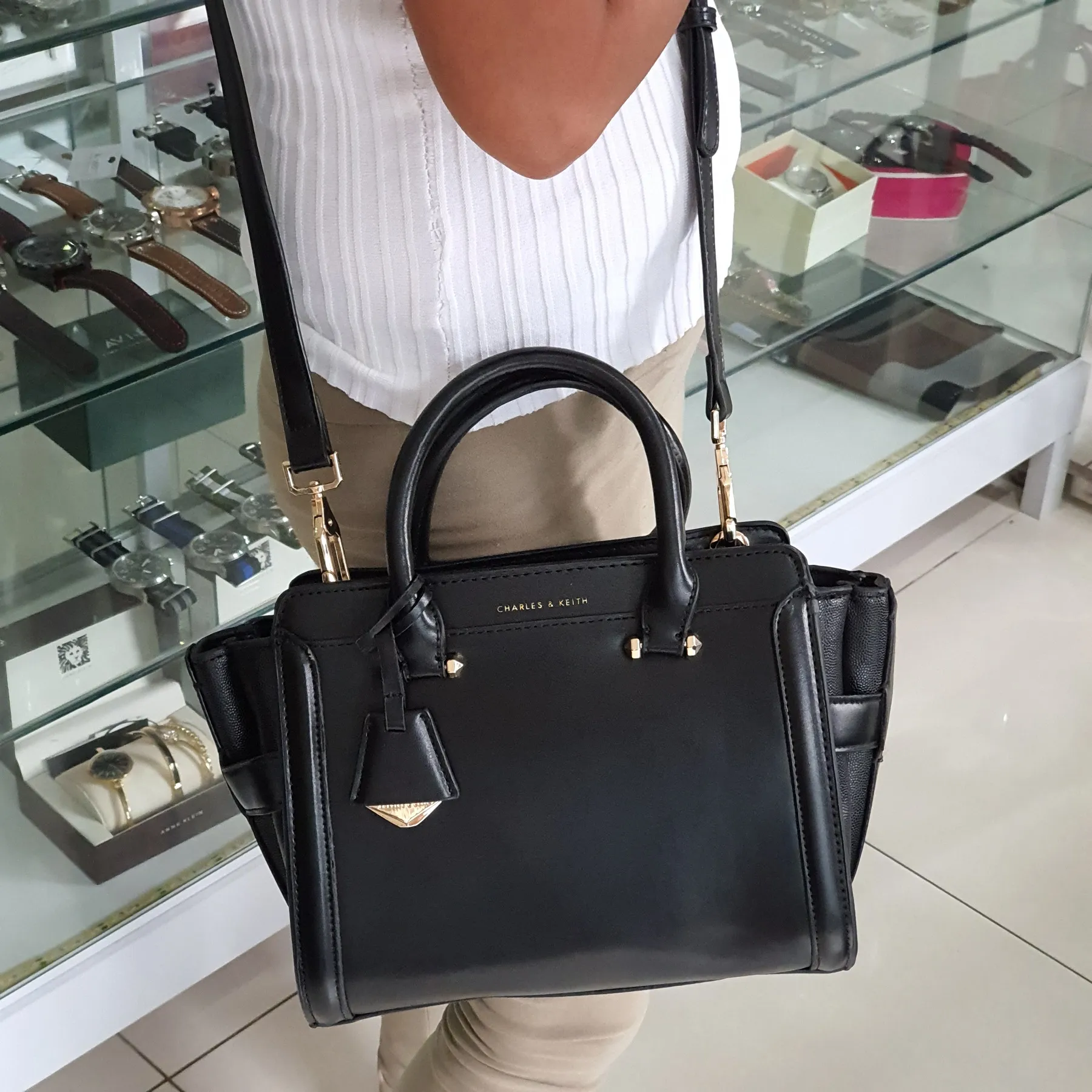 charles & keith boxy trapeze bag